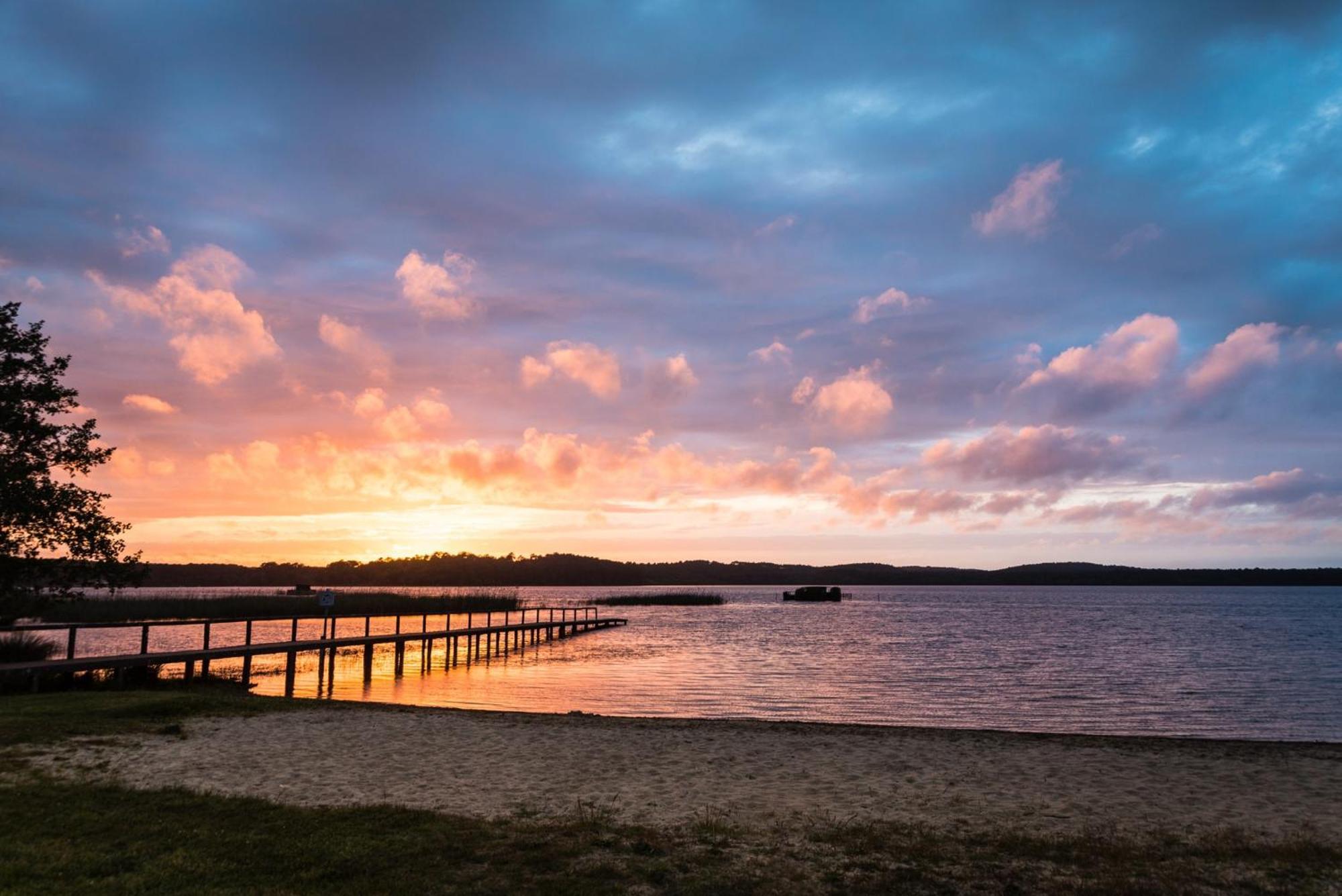 Vk Lake Aureilhan Kültér fotó