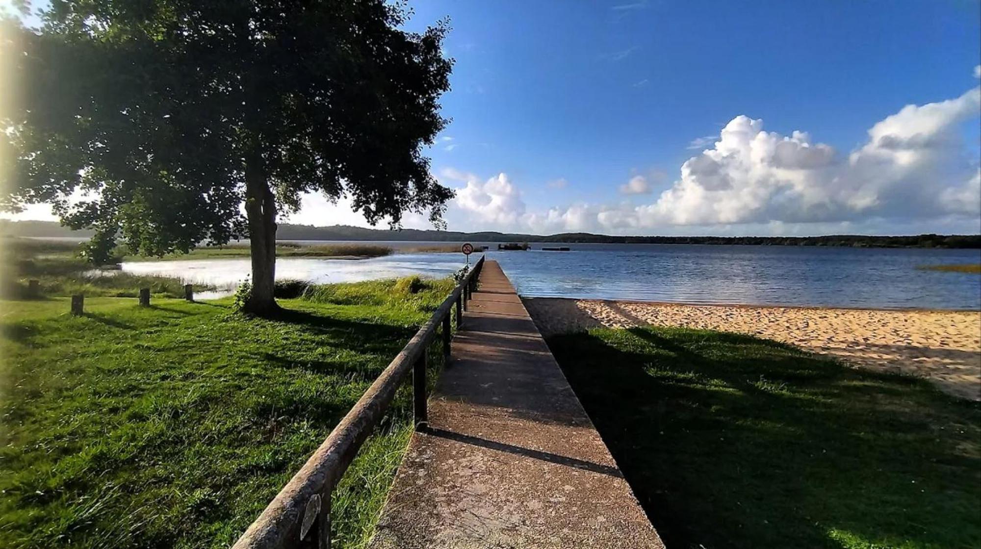 Vk Lake Aureilhan Kültér fotó